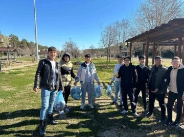 Adıyaman’da Lise Öğrencileri Çevre Temizliği Yaptı