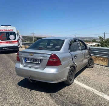 Adıyaman’da otomobil bariyerlere çarptı: 7 yaralı
