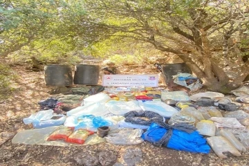 Adıyaman’da teröristlere ait yaşam malzemeleri ele geçirildi
