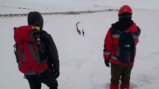 AFAD’dan 2 bin 225 rakımlı Kurubaş Geçidi’nde çığ eğitimleri
