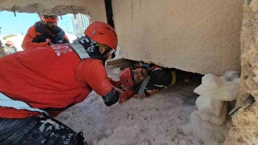 AFAD eğitmenleri UMKE ekiplerine depremde arama ve kurtarma eğitimi verdi
