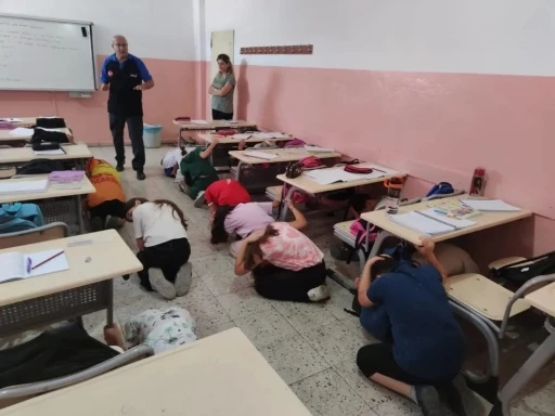 AFAD ekipleri Şırnak’ta öğretmen ve öğrencilere afet eğitimleri verdi
