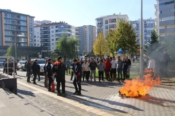 AFAD ekiplerinden öğrencilere uygulamalı yangın eğitimi
