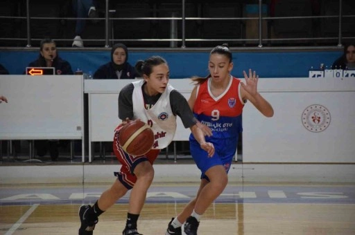 Afyonkarahisar’da U-14 Basketbol Kızlar Bölge Şampiyonası heyecanı