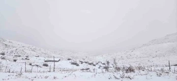 Afyonkarahisar’ın yüksek kesimlerinde kar yağışı etkili oldu
