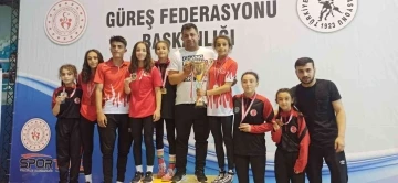 Afyonkarahisar Taşoluk Spor Kulübü güreşte Türkiye şampiyon oldu

