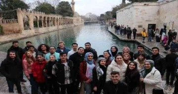 Afyonkarahisar’dan Şanlıurfa’ya gelen gençler şehri geziyor