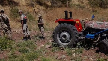 Ağaca çarpan traktörün sürücüsü hayatını kaybetti