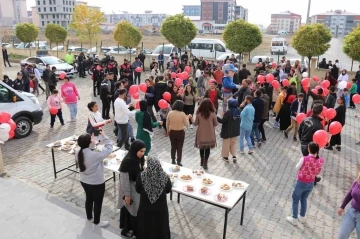 Ağrı’da Cumhuriyet’in 100’üncü yılında polis araçları öğrencilerle buluştu
