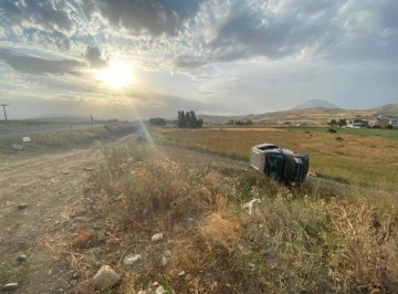 Ağrı’da kamyonet şarampole uçtu: 5 yaralı
