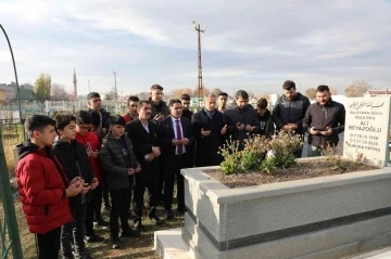 Ağrı’da şube müdürü Ali Beyazoğlu mezarı başında anıldı
