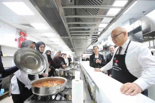 Ağrı mutfağının yöresel yemekleri lezzet yarışında sergilendi
