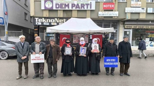 Ailelerin evlat nöbeti devam ediyor
