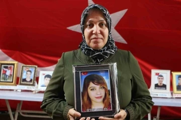 Ailelerin HDP önündeki evlat nöbeti bin 522. gününde
