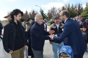 AK Parti Burdur Teşkilatı depremzedelerle bayramlaştı