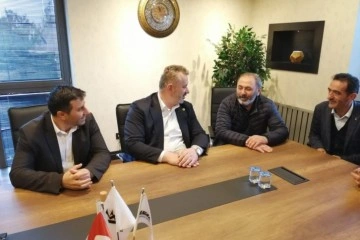 AK Parti Milletvekili adayı Hasan Turan Ataşehir’de iş yeri ziyaretlerinde bulundu