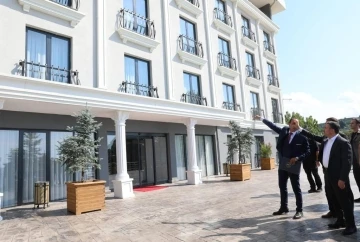 Akçakoca’ya yapılan otel incelendi
