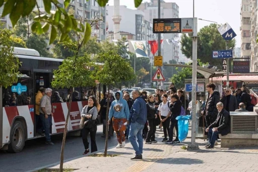 Akıllı duraklar, Büyükşehir’in kendi yazılımıyla devrede
