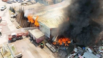 Aksaray’da kereste fabrikası alev alev yandı
