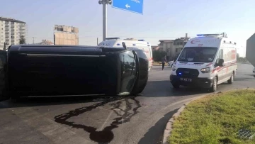 Aksaray’da minibüsle otomobil çarpıştı: 2’si çocuk  6 kişi yaralandı
