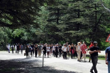 Akşehir’de ilçe protokolü ve öğrenciler sağlık için yürüdü
