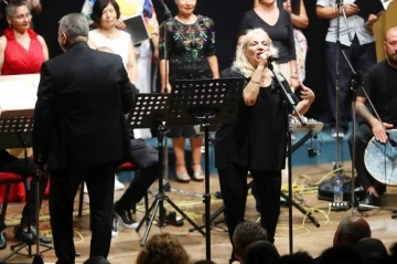 Aktif Yaşlı Merkezi üyelerinden halk müziği konseri
