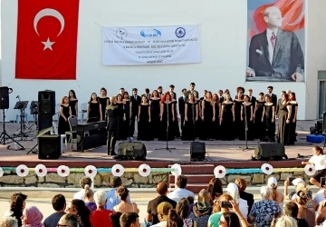 Alaçatı Çocuk Sanat Atölyeleri yıl sonu kapanışında coşkulu konser
