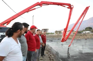 Alanya Belediye Başkanı Yücel’den Mahmutlar Kültür Merkezi’ne denetim
