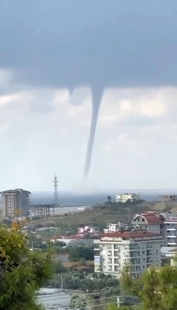 Alanya'da denizde hortum oluştu