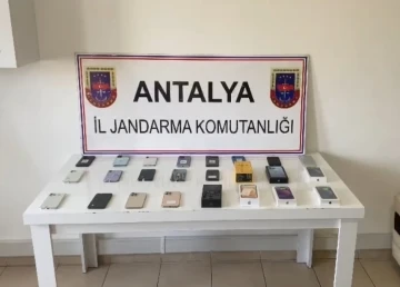 Alanya’da jandarmadan kaçak telefon operasyonu
