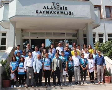 Alaşehirli öğrenciler Model Uçak Türkiye Şampiyonası’nda madalyaları topladı
