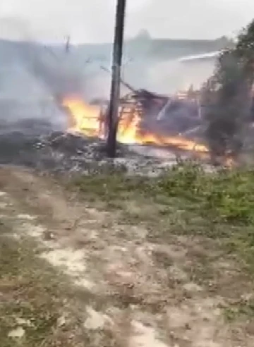 Alevlere teslim olan ahşap ev küle döndü
