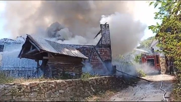 Alevlere teslim olan ev kullanılmaz hale geldi
