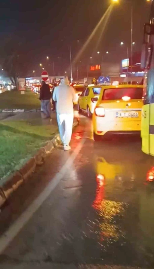 Alışveriş merkezine geldiler, trafikten dolayı kontak kapattılar
