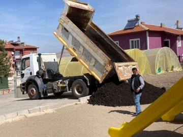 Altıntaş Kaymakamlığı’ndan “Yerli Tohum Tarım Atölyesi” projesine destek
