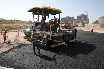 Altyapısı yenilenen cadde ve sokaklarda asfalt serimi yapıldı
