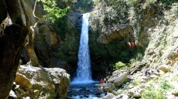 Amanosların saklı cenneti Karaçay Şelalesi
