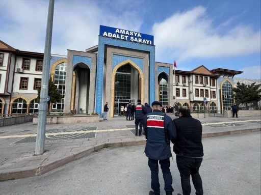 Amasya’da girdikleri bir evdeki bütün eşyaları çalan hırsızlar Samsun’da yakalandı
