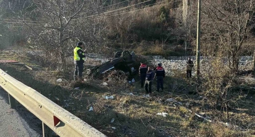 Amasya’da hafif ticari araç devrildi: 1 ölü, 4 yaralı
