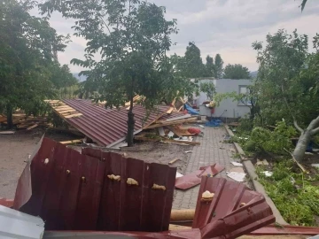 Amasya’da hortum ve sel dehşeti kamerada