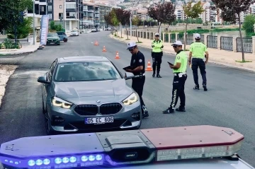 Amasya polisinden emniyet kemeri ve kask denetimi
