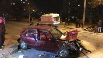 Ambulans ile otomobil çarpıştı: 1&rsquo;i bebek 7 yaralı