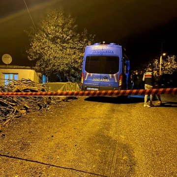 Amcasını ve kuzenlerini, kardeşinin vurduğunu öne sürdü
