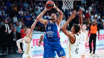 Anadolu Efes, Euroleague'de ilk galibiyet için parkeye çıkıyor