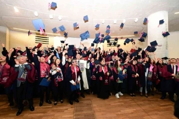 Anadolu Üniversitesi Batı Avrupa Programları mezunları coşkuyla uğurlandı
