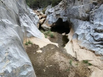 Anamur'da gölet kurudu