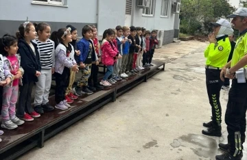 Anaokulu öğrencilerine uygulamalı trafik eğitimi verildi
