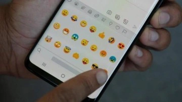 Android telefonlarda hareketli emoji dönemi