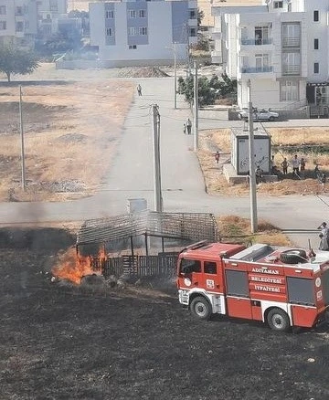 Anız yangını ağıla sıçradı
