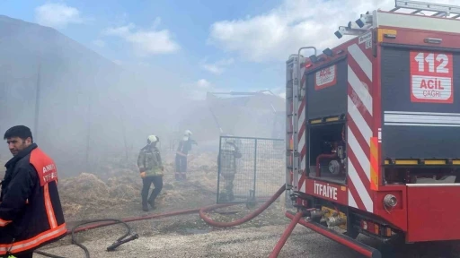 Ankara Akyurt’ta yangın: Saman balyaları tutuştu
